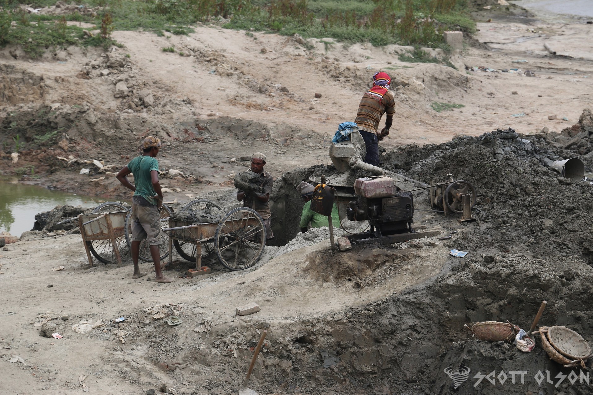 workers-brick-mud